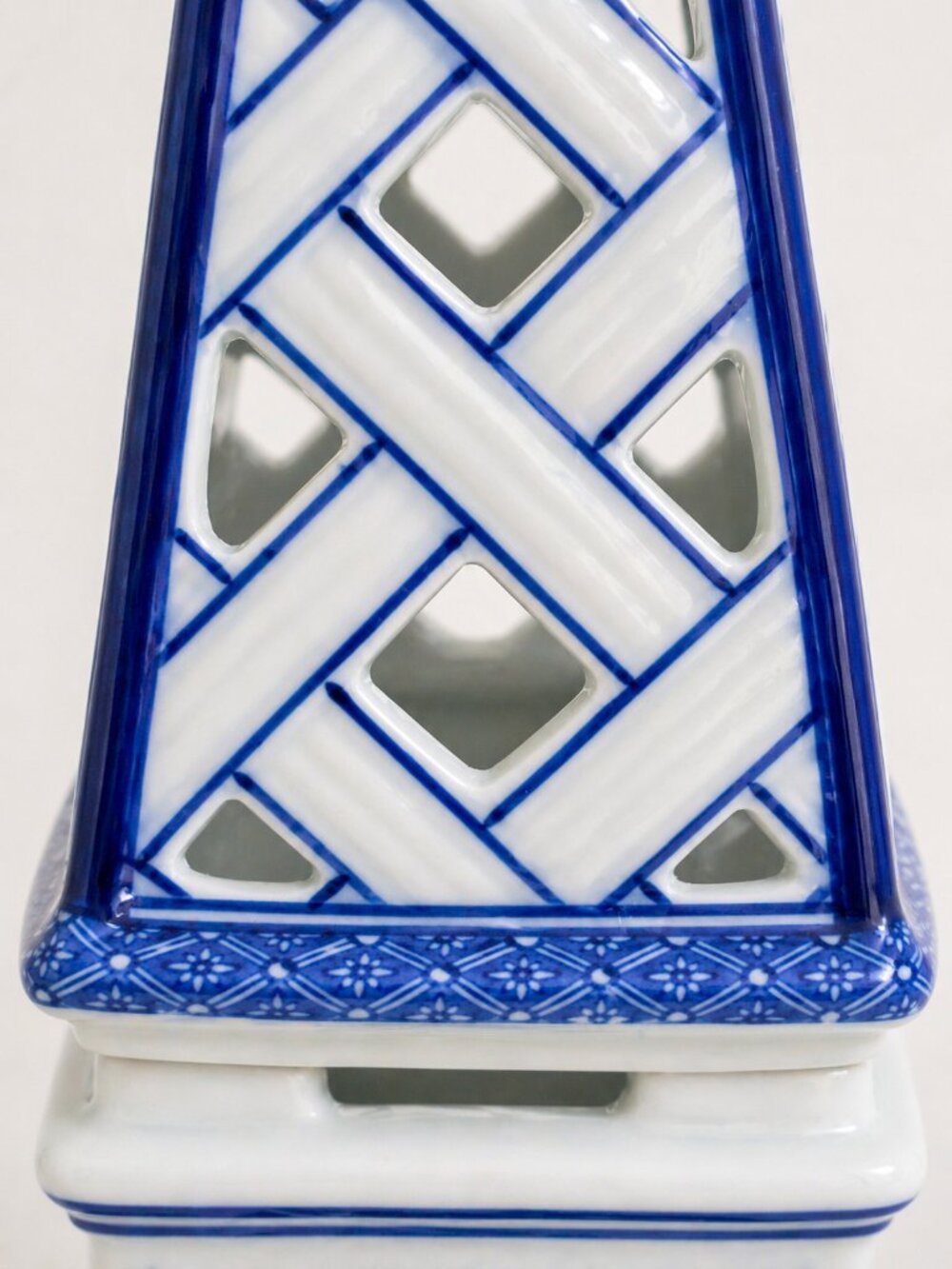 Bombay Co Blue White Porcelain Lattice Obelisk Candle Holder 10” NWOT - Picture 6 of 12